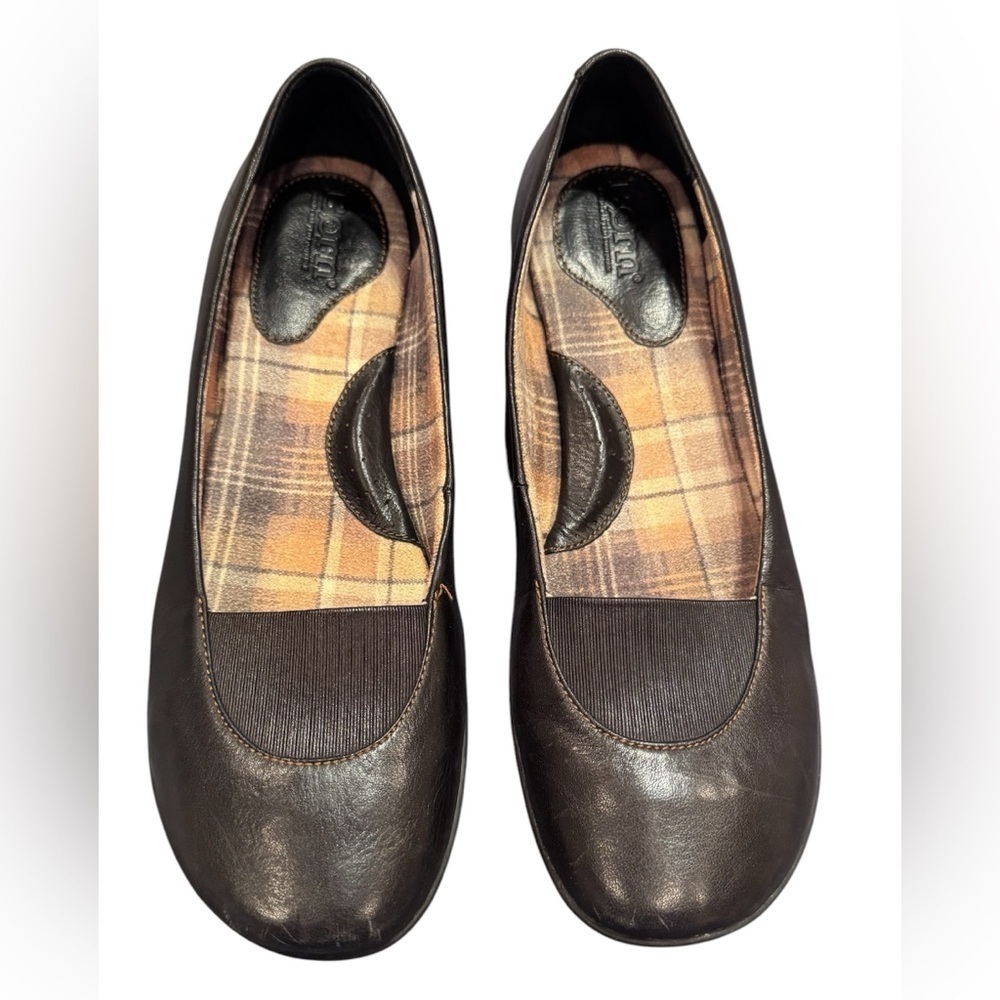 Born Brown Leather Women's Round Toe Flats Slip On Casual Shoes Sz 7.5